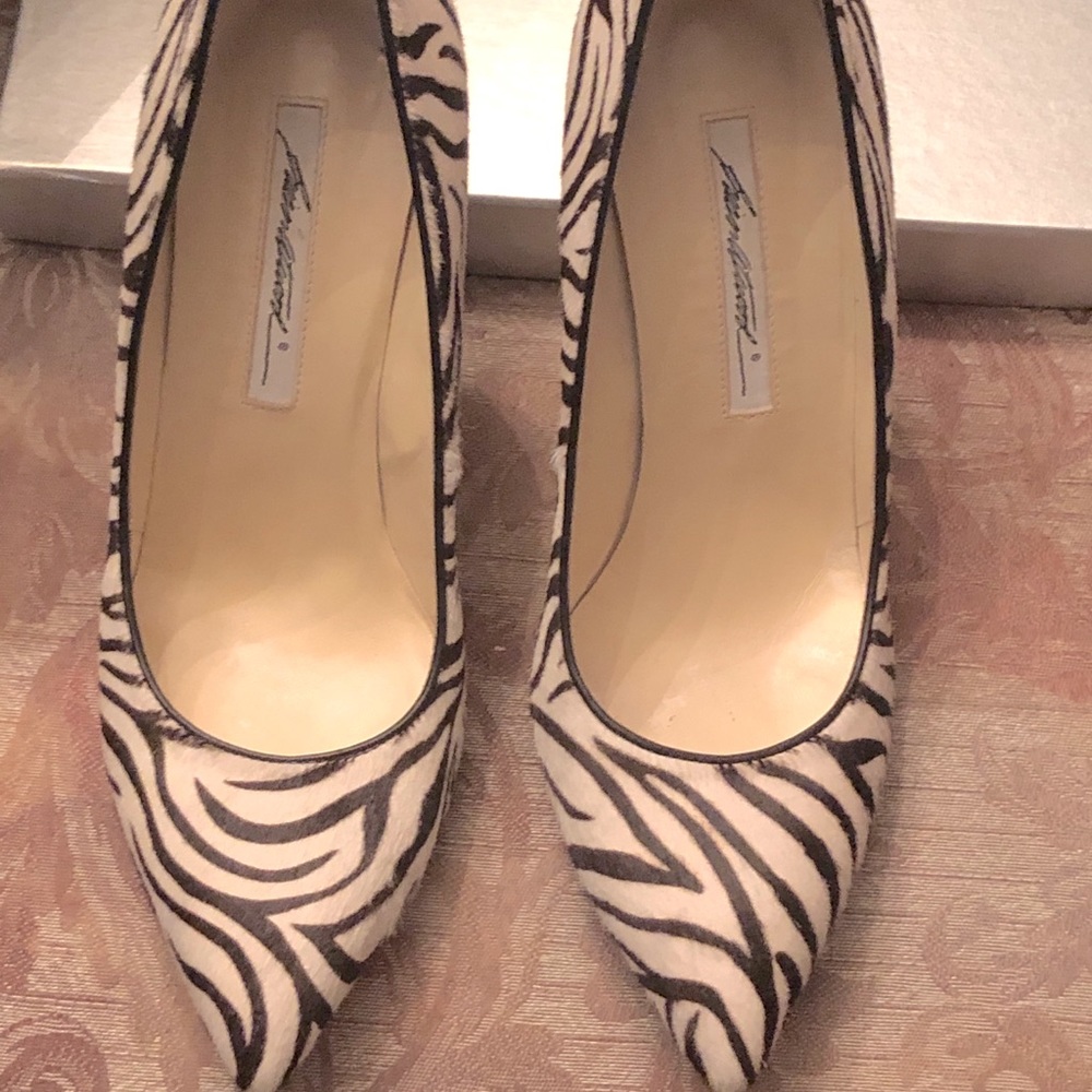 Brian Atwood sz 39 1/2 fit 8 1/2 to 9 1/2 pump.